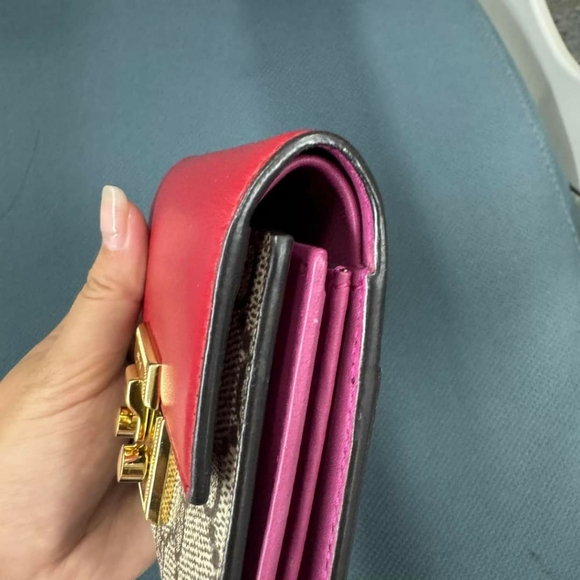 100% Authentic Gucci Padlock Leather Wallet - Picture 5 of 14